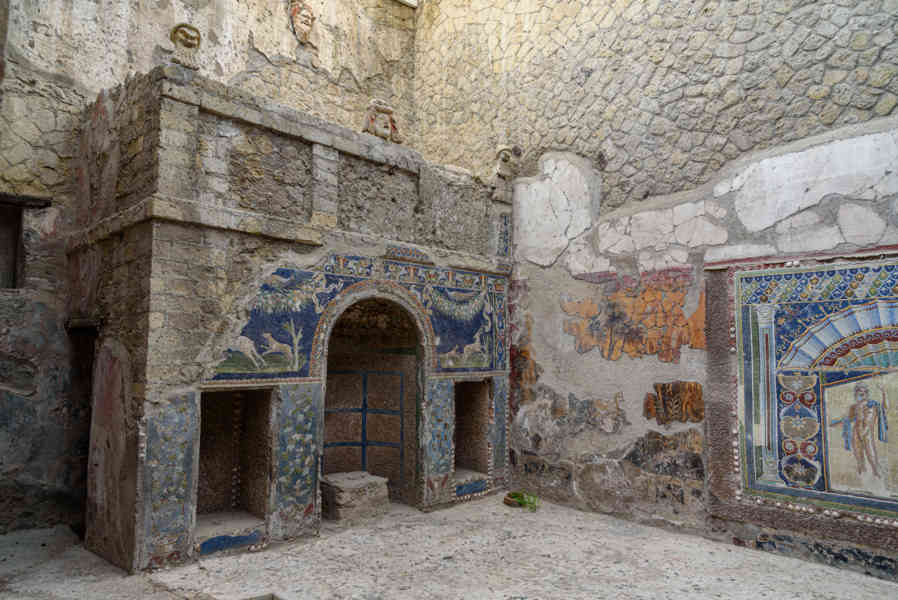 195 - Italia - Herculano - parque arqueológico de Herculano - Casa de Neptuno y Anfrítite.jpg